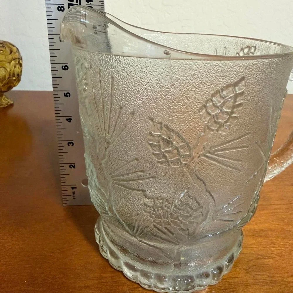 Tiara Ponderosa Pine Clear Glass Water Pitcher Embossed Pinecone 7.25
